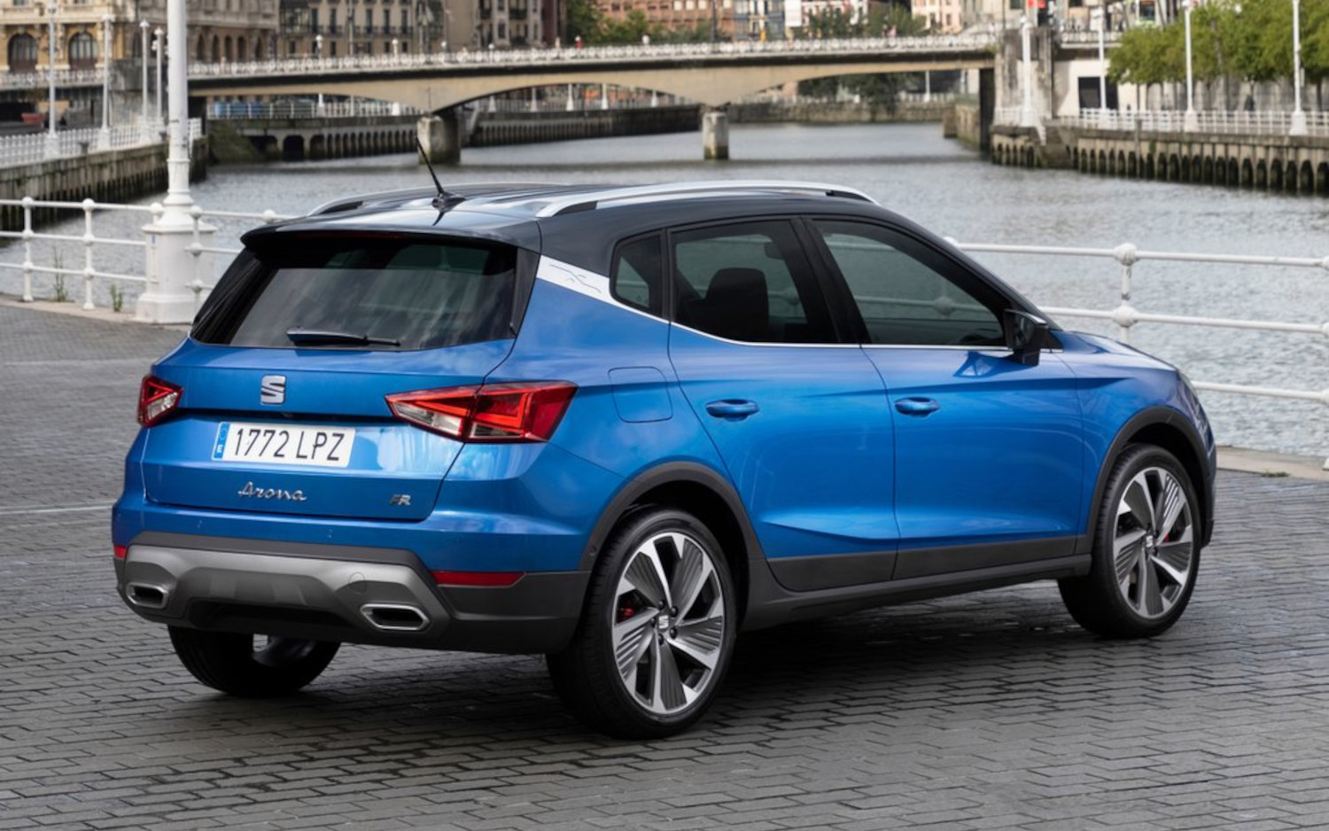 Comparison Seat Arona FR 2022 vs Chevrolet Trailblazer RS 2021 SUV Drive